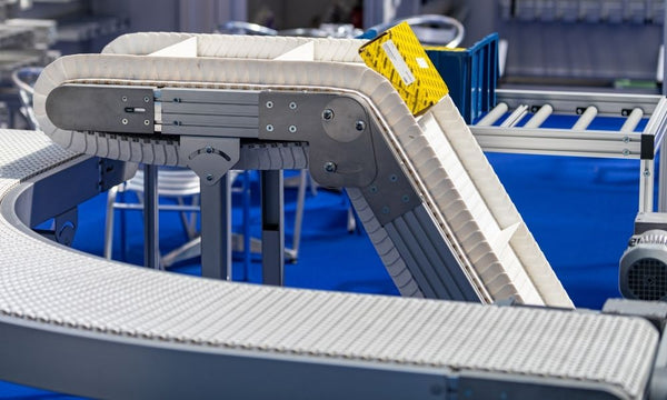 4 Common Uses for Incline and Decline Conveyor Belts